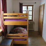 Snowbunnys Backpackers Hostel *