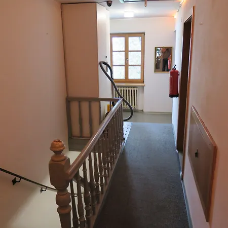 Snowbunnys Backpackers Hostel *