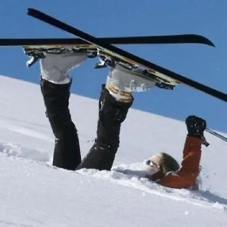 Snowbunnys Backpackers Hostel *