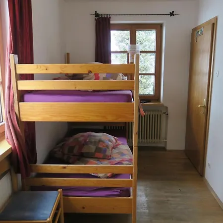 Snowbunnys Backpackers Hostel *