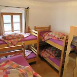 Snowbunnys Backpackers Hostel *