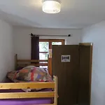 Snowbunnys Backpackers Hostel *