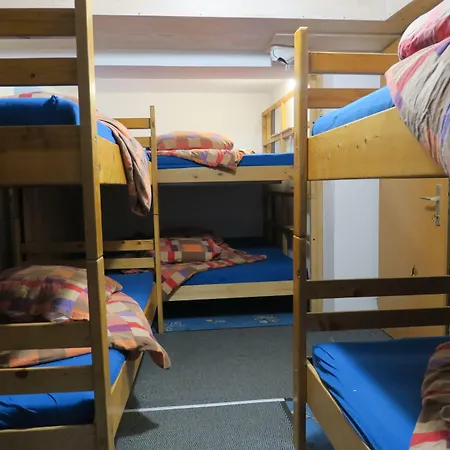 بيت شباب Snowbunnys Backpackers *