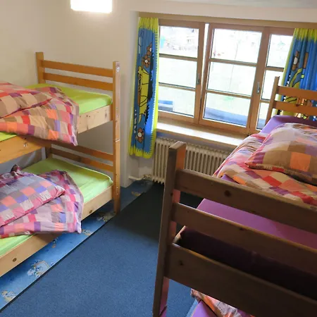 Snowbunnys Backpackers *