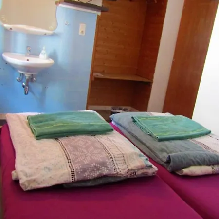 Snowbunnys Backpackers Hostal *