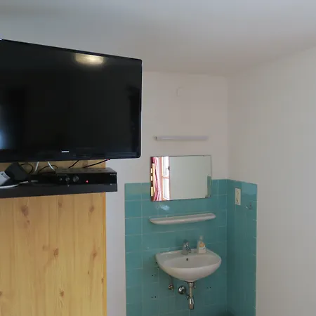 Snowbunnys Backpackers Hostal *